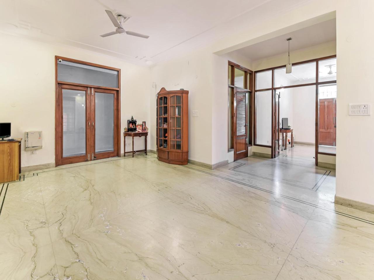 Treebo Trip The Nest Corporate Hotel Greater Noida Exterior foto
