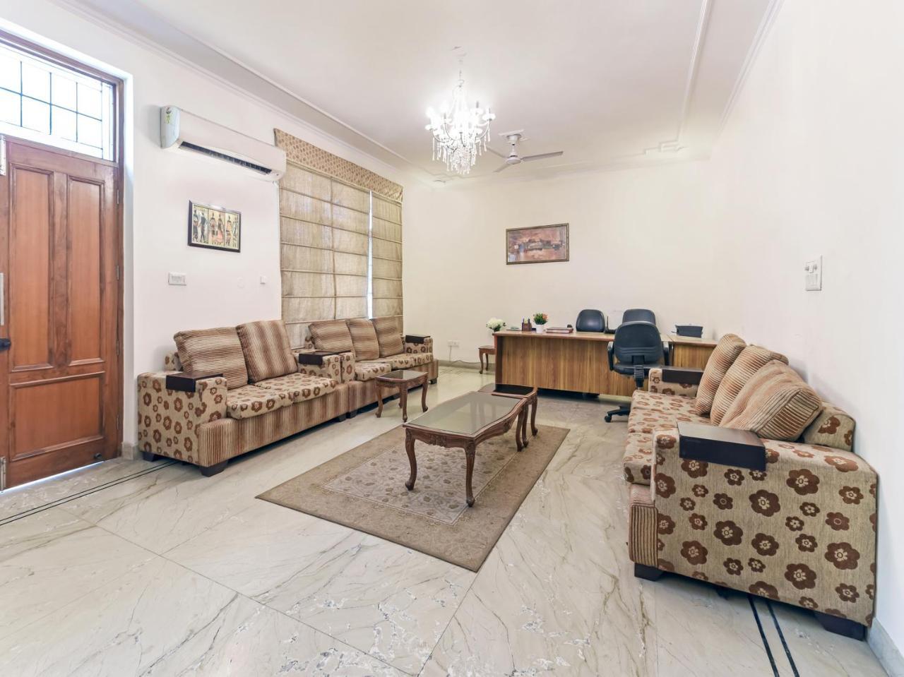 Treebo Trip The Nest Corporate Hotel Greater Noida Exterior foto