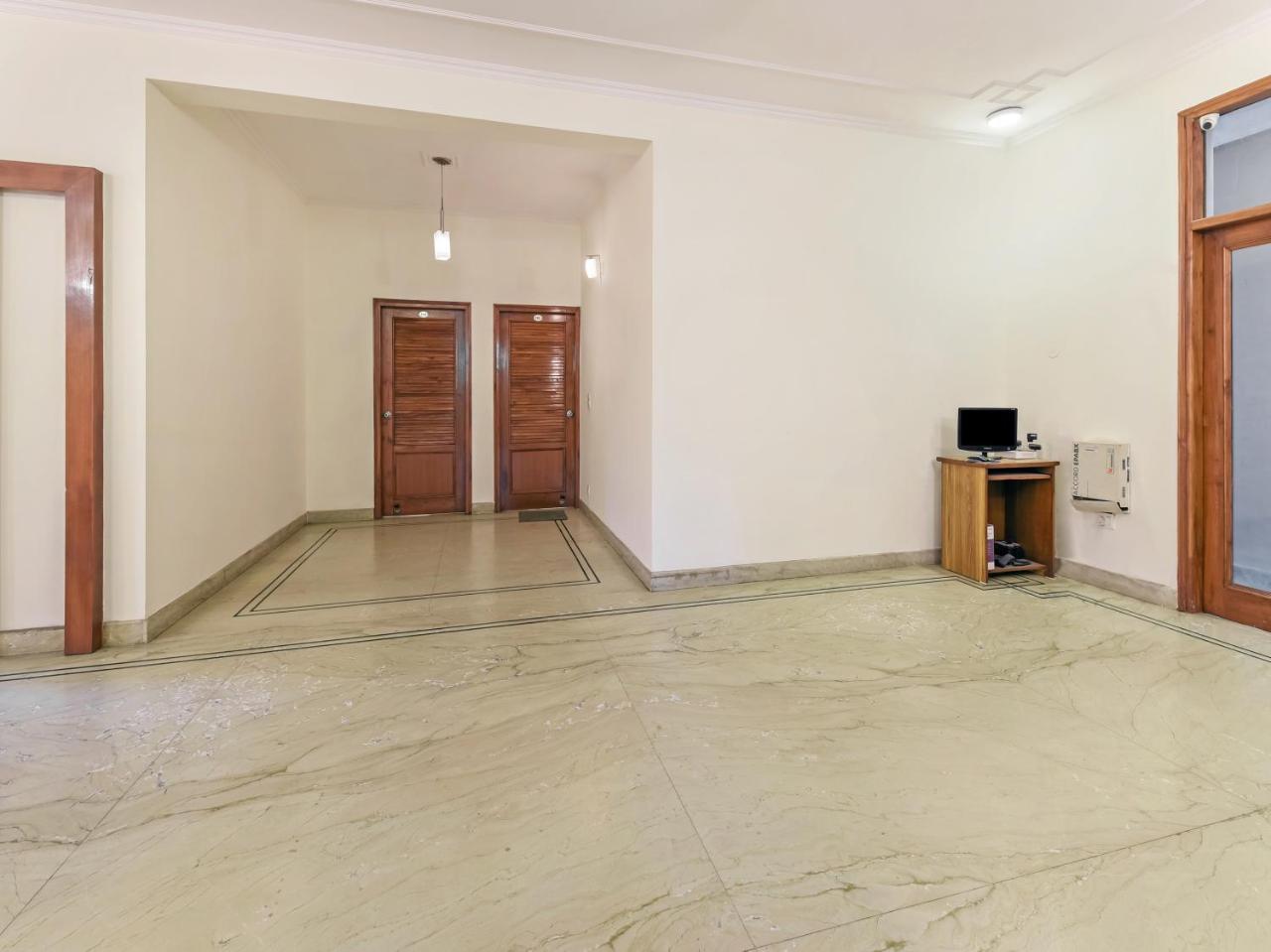 Treebo Trip The Nest Corporate Hotel Greater Noida Exterior foto