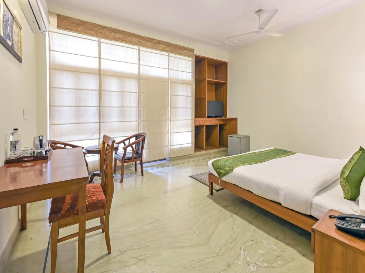 Treebo Trip The Nest Corporate Hotel Greater Noida Exterior foto